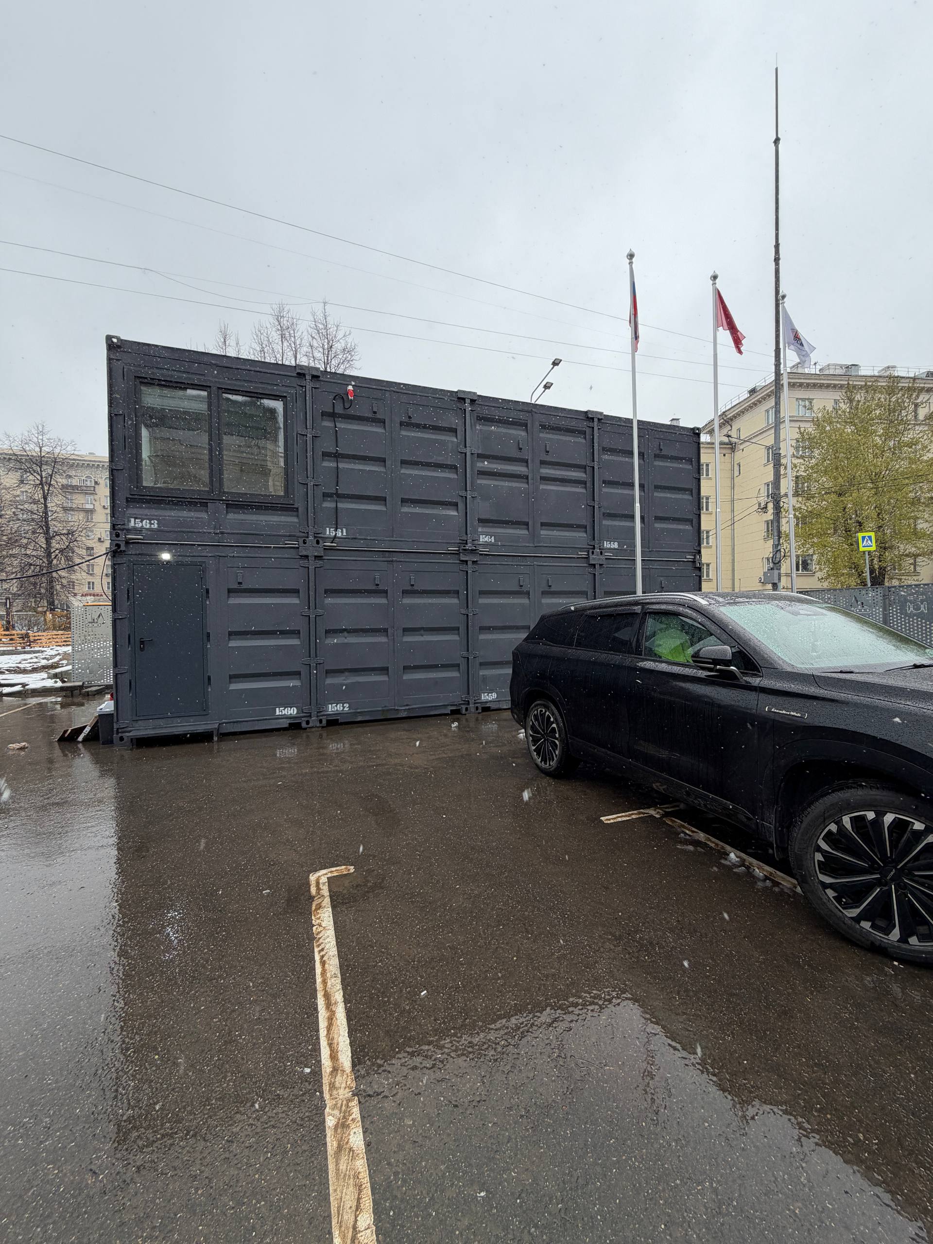 Офисное модульное здание из морских контейнеров