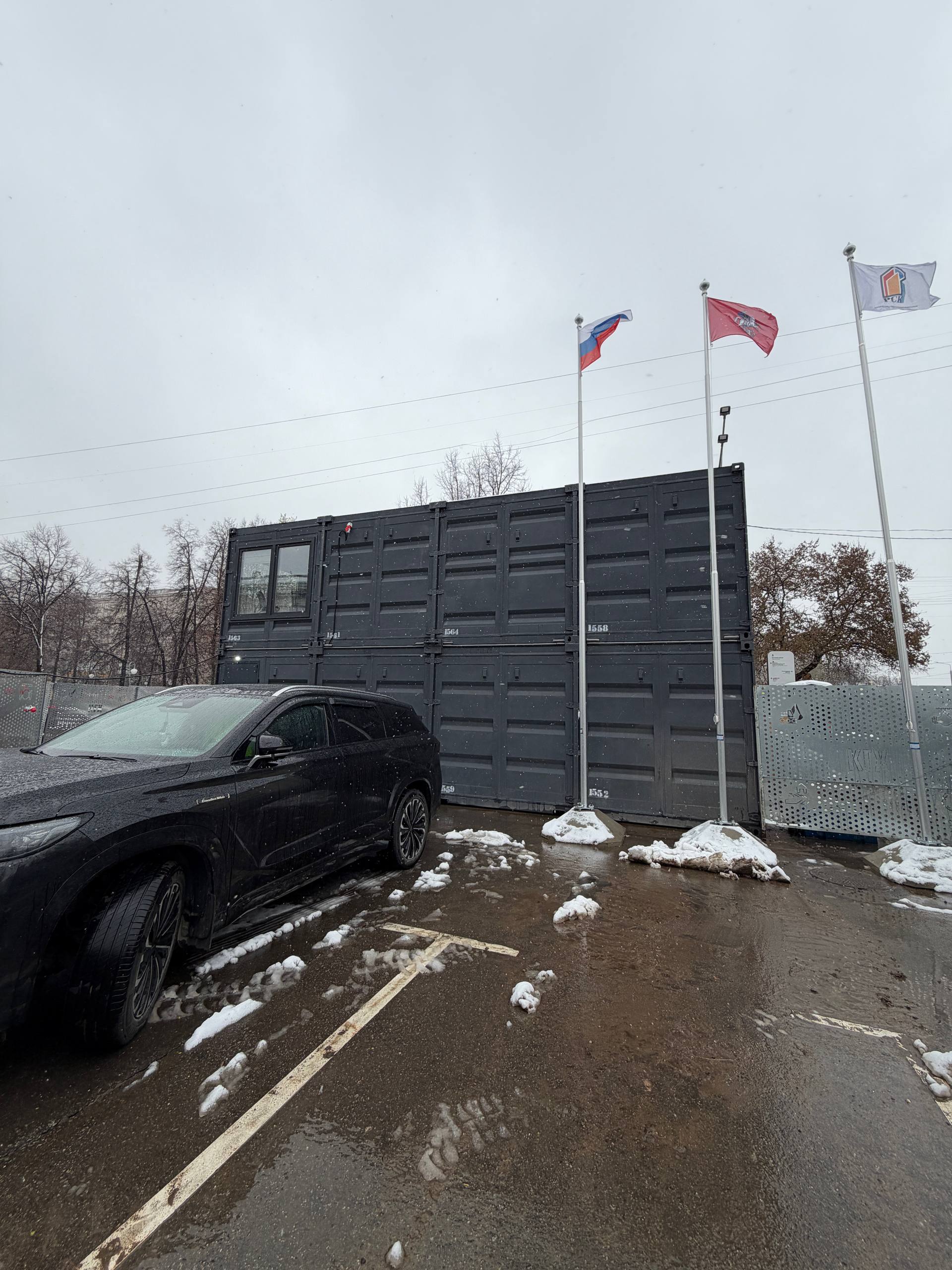 Офисное модульное здание из морских контейнеров